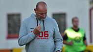 Der Lichtenfelser Trainer Oliver Müller auf der Suche nach dem Erfolgsrezept in Bamberg.