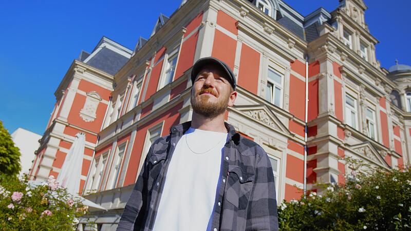 Ein Weltenbummler kehrt heim: Der 35-jährige David Grießhaber lenkt seit 1. September die Geschicke der Eventvilla in der Bayreuther Straße in Forchheim.Forchheim & Fränkische Schweiz Ein Weltenbummler kehrt heim: Der 35-jährige David Grießhaber lenkt seit 1. September die Geschicke der Eventvilla in der Bayreuther Straße in Forchheim.Forchheim & Fränkische Schweiz