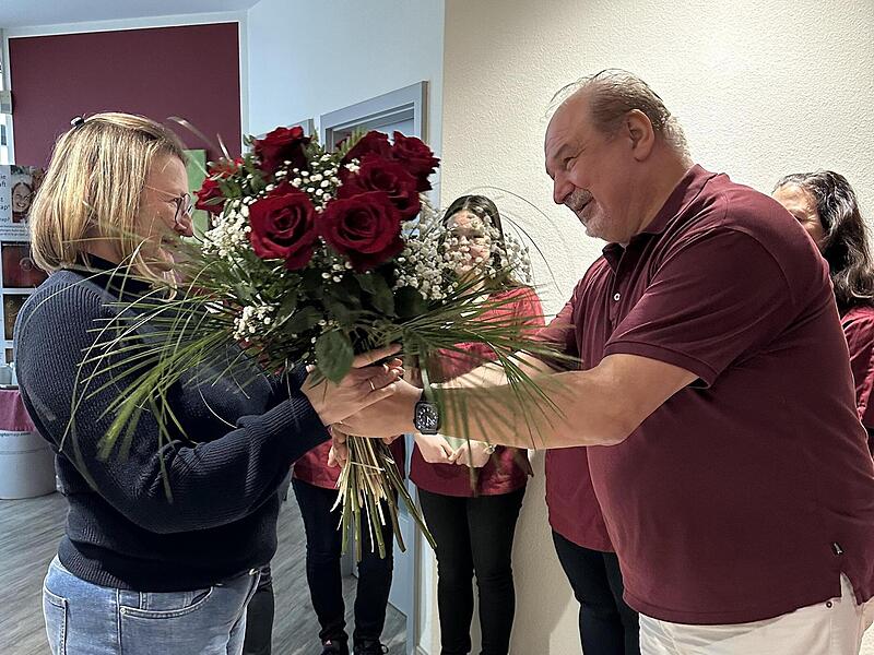 Beatrice Sebischka mit Dr. med. Hans-Joachim Hofstetter.