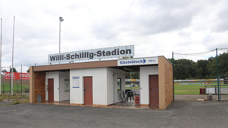 Das altehrwürdige Willi-Schillig-Stadion in Frohnlach ist in die Jahre gekommen. Der SC Sylvia Ebersdorf will als neuer Pächter wieder für etwas Glanz sorgen. Das altehrwürdige Willi-Schillig-Stadion in Frohnlach ist in die Jahre gekommen. Der SC Sylvia Ebersdorf will als neuer Pächter wieder für etwas Glanz sorgen.