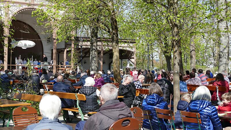 Viele Bamberger besuchten den Ostergottesdienst der Oberen Pfarre auf dem Wilde-Rose-Keller. Viele Bamberger besuchten den Ostergottesdienst der Oberen Pfarre auf dem Wilde-Rose-Keller.