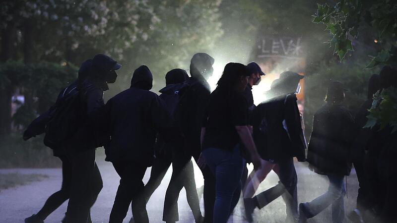 W&auml;hrend der Verfassungsschutz unter rechten Extremisten einen Anstieg der Gewalt verzeichnet, ist die Zahl linksextremistisch motivierter Straftaten 2022 um rund 37 Prozent zur&uuml;ckgegangen.