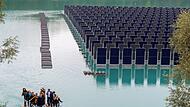 Schwimmende Photovoltaikanlage auf Baggersee