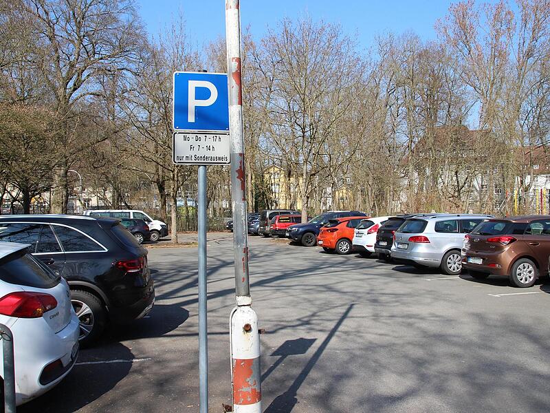 Kostenlos Parken in Coburg &ndash; hier: L&ouml;wenstra&szlig;e (Achtung, zeitlich beschr&auml;nkt!).