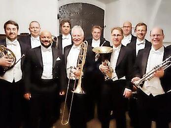 Zehn Musiker versprechen Unerh&ouml;rtes.