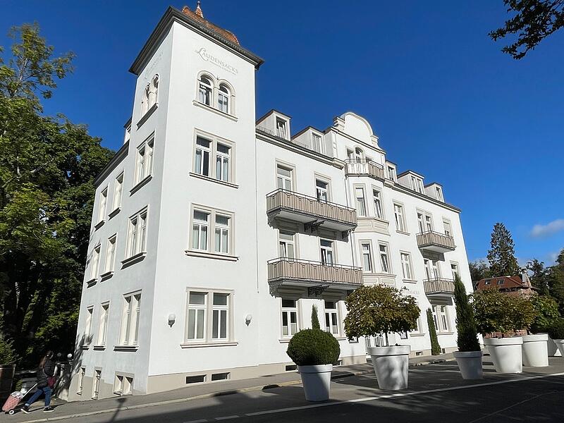 Das Laudensacks Parkhotel samt Sterne-Restaurant schließt, der Pachtvertrag wurde zum Jahresende gekündigt. Die 31 Mitarbeiter und Mitarbeiterinnen werden vom Betreiber, dem Grand Hotel Kaiserhof Victoria aus Bad Kissingen, weiterbeschäftigt. Das Laudensacks Parkhotel samt Sterne-Restaurant schließt, der Pachtvertrag wurde zum Jahresende gekündigt. Die 31 Mitarbeiter und Mitarbeiterinnen werden vom Betreiber, dem Grand Hotel Kaiserhof Victoria aus Bad Kissingen, weiterbeschäftigt.