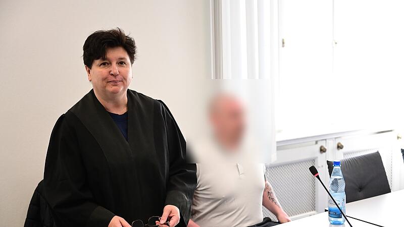 Rechtsanw&auml;ltin Mareen Basler aus Bamberg und der Angeklagte