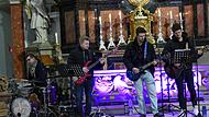Die Erlanger Band „Septimus Prime“ begleitete schwungvoll den Jugendgottesdienst. Die Erlanger Band „Septimus Prime“ begleitete schwungvoll den Jugendgottesdienst.