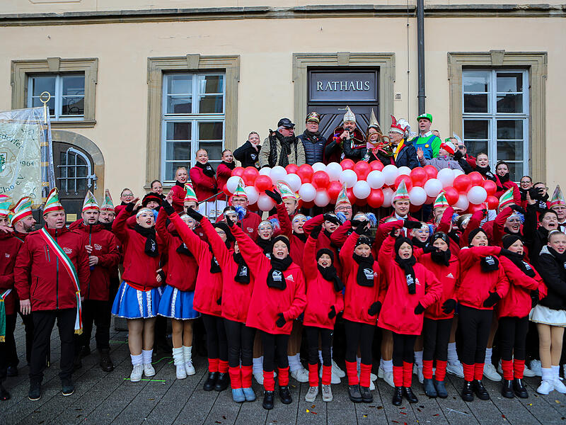 FaschingszugTausende Besucher beim gro&szlig;en Faschingsumzug in Bamberg