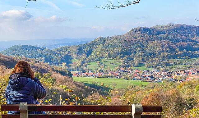 Blick über Leutenbach aufs Walberla.Forchheim & Fränkische Schweiz Blick über Leutenbach aufs Walberla.Forchheim & Fränkische Schweiz