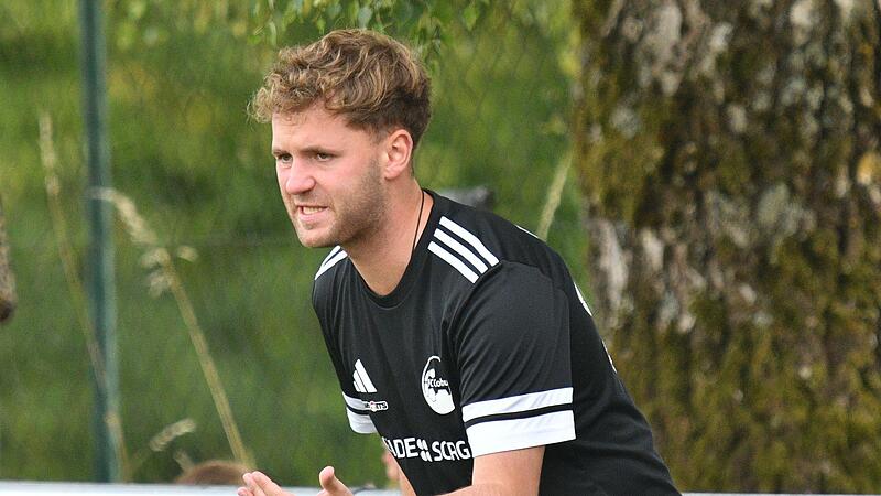 Lars Teuchert hat mit seinem FC Coburg II den ersten Heimsieg in der Bezirksliga Oberfranken West eingefahren.