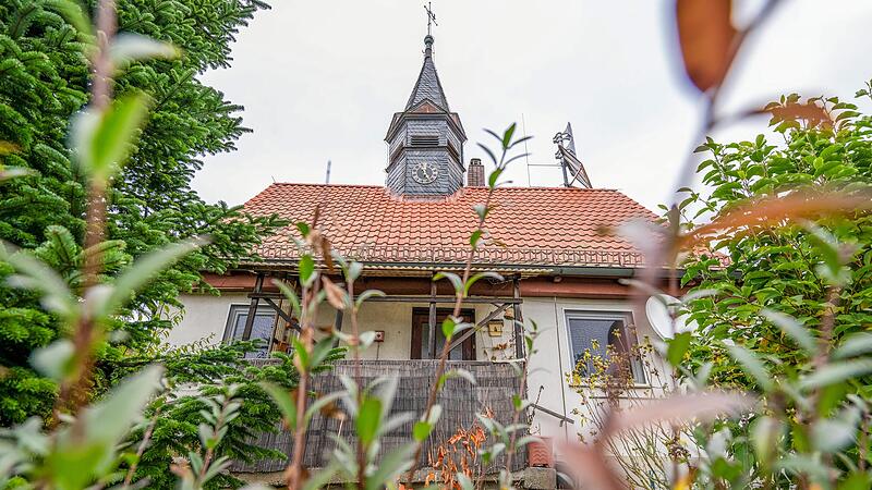 In Wüstenwelsberg machten sich die Mitglieder des Haupt-, Bau- und Umweltausschusses ein Bild vom ehemaligen Gemeindehaus.