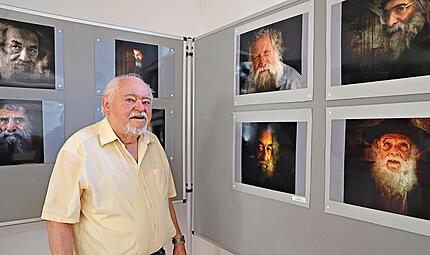 Manfred Ströhlein hat die Fotos des israelischen Fotografen Michael Lisman in die Spitalkirche gebracht. „Die Kinder Israels“ nennt der Künstler seine Werke. Vier Wochen sind sie in der Spitalkirche zu sehen.Sonny Adam Manfred Ströhlein hat die Fotos des israelischen Fotografen Michael Lisman in die Spitalkirche gebracht. „Die Kinder Israels“ nennt der Künstler seine Werke. Vier Wochen sind sie in der Spitalkirche zu sehen.Sonny Adam