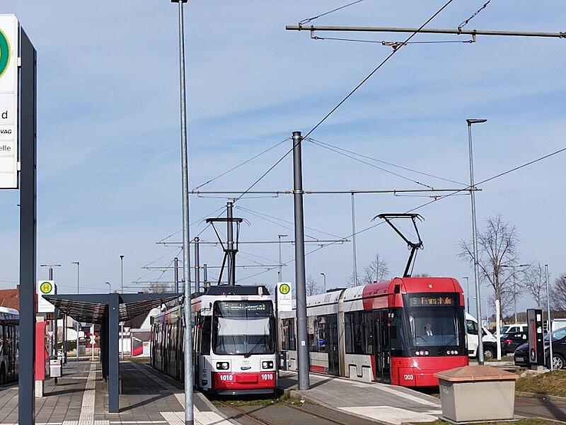 Die Stra&szlig;enbahn-Haltestelle N&uuml;rnberg Wegfeld