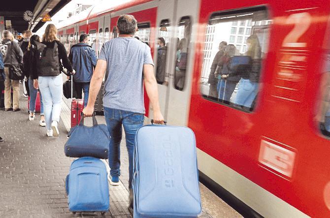 Die EVG warnt über Pfingsten vor Reisen auf der Schiene an Nord- und Ostsee.