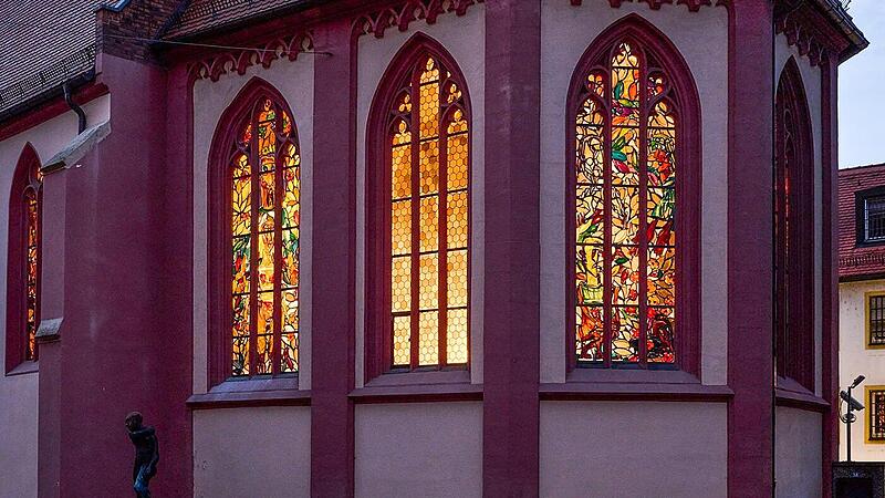 Die Glasfenster in der St. Elisabeth-Kirche locken viele Touristen an. Die Glasfenster in der St. Elisabeth-Kirche locken viele Touristen an.