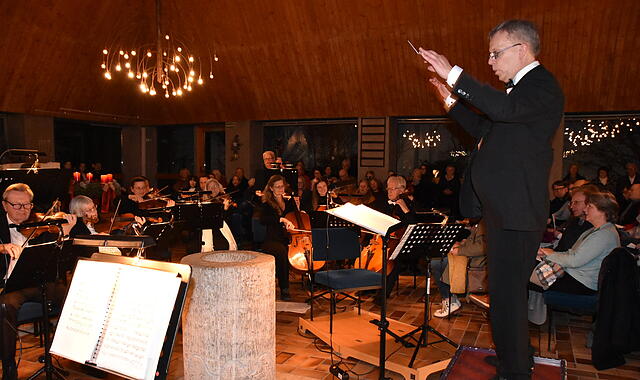 Bereits seit zw&ouml;lf Jahren leitet Thomas Gr&uuml;nke das Kulmbacher Kammerorchester.