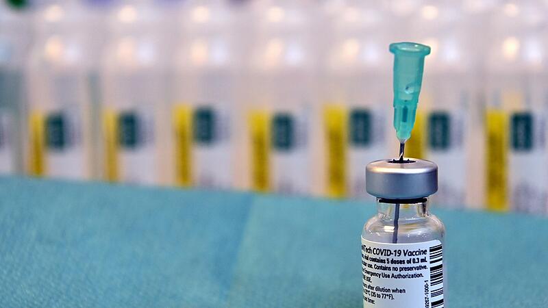 Impfstoff gibt es ausreichend. Doch nicht nur in Deutschland herrscht eine gewisse Impfmüdigkeit. Impfstoff gibt es ausreichend. Doch nicht nur in Deutschland herrscht eine gewisse Impfmüdigkeit.