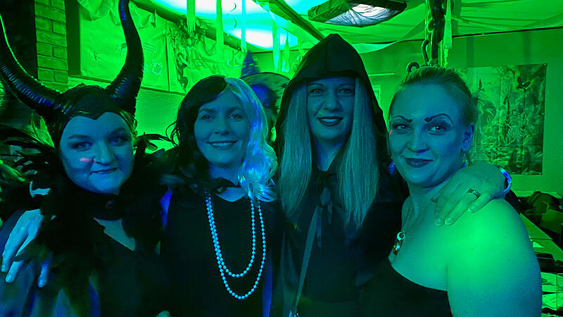 Närrische Weiber: Die schönsten Fotos aus KunreuthNärrische Weiber: Die schönsten Fotos aus Kunreuth Kreative Kostüme, tolle Tänze und beste Stimmung – beim Weiberfasching in Kunreuth war einiges geboten. Die schönsten Bilder von der Faschingssause.