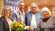 Sie waren die ersten Gratulanten in Baiersdorf (v.l.): die Ehefrau von Sebastian Erner, Bürgermeisterkandidat Sebastian Erner, MdL Walter Nussel und Erste Vorsitzende Barbara Baader. Sie waren die ersten Gratulanten in Baiersdorf (v.l.): die Ehefrau von Sebastian Erner, Bürgermeisterkandidat Sebastian Erner, MdL Walter Nussel und Erste Vorsitzende Barbara Baader.