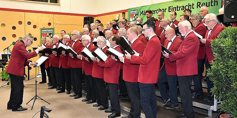 Der Männerchor begeistert mit Liedern wie „Die Gedanken sind frei“. Der Männerchor begeistert mit Liedern wie „Die Gedanken sind frei“.