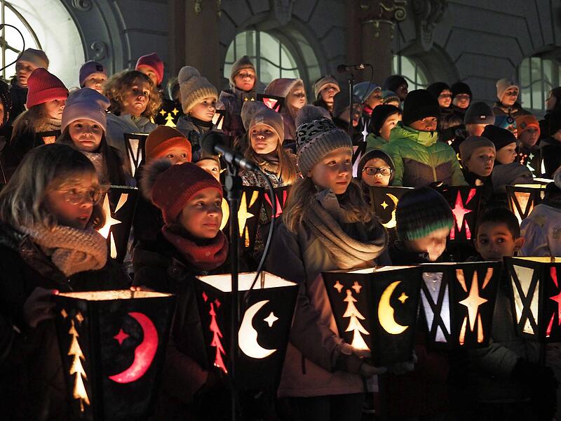 Musikalisch untermalt wurde der Abend von der Grundschule Neuses und dem Bezirksposaunenchor.&nbsp;