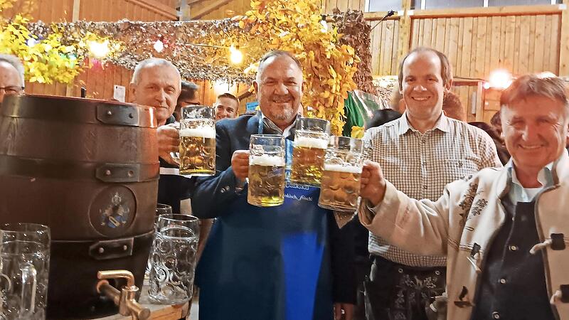 Gelungener Bier-Anstich beim Oktoberfest des SC Jura Arnstein.