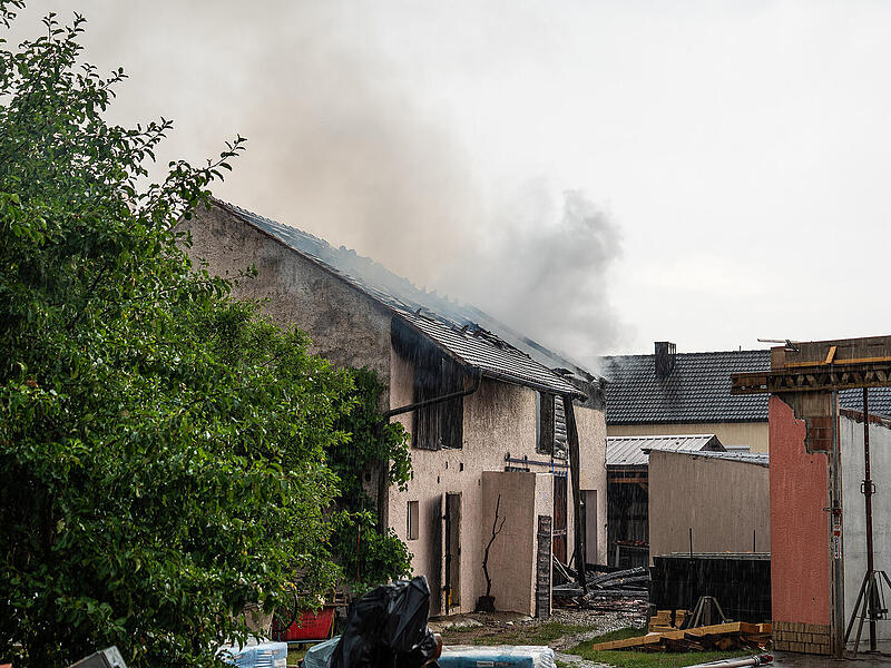Schwere Sommergewitter über dem Kreis Bamberg: Blitz setzt Scheune in Brand Schwere Sommergewitter über dem Kreis Bamberg: Blitz setzt Scheune in Brand