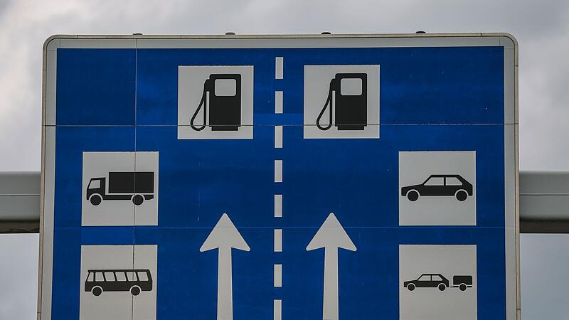 Tankstelle an der Autobahn Tankstelle an der Autobahn