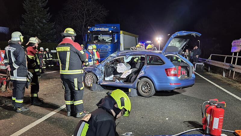 Unfall in Oberlangenstadt - Traktor f&auml;hrt in Auto