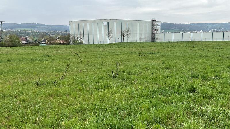 Mitte M&auml;rz hat der Stadtrat einer Bauvoranfrage &uuml;ber den Neubau eines Hochregallagers in Westheim zugestimmt. Auf dem Gel&auml;nde neben der Firma Mondi k&ouml;nnte nun ein Logistikzentrum mit einer Wandh&ouml;he von 20 Metern entstehen.