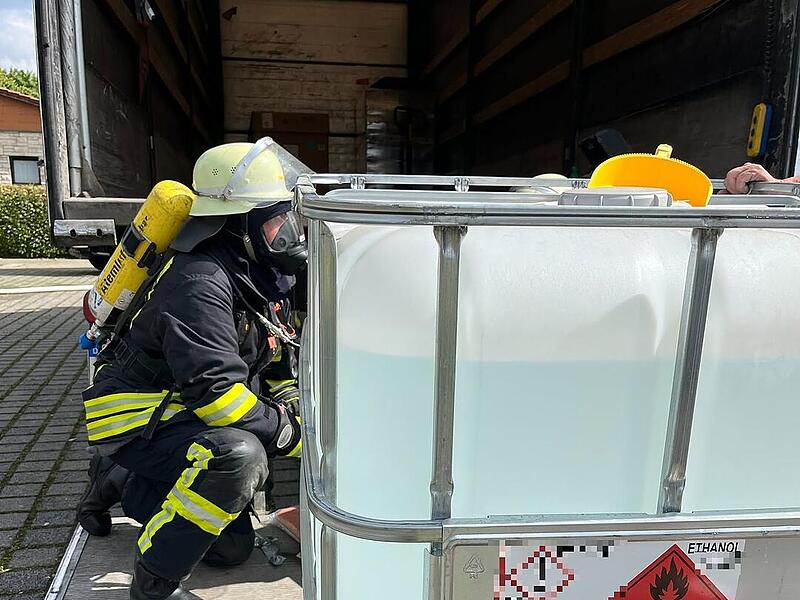 Langensendelbach: Feuerwehr zu Großeinsatz auf Sportplatz alarmiert Langensendelbach: Feuerwehr zu Großeinsatz auf Sportplatz alarmiert