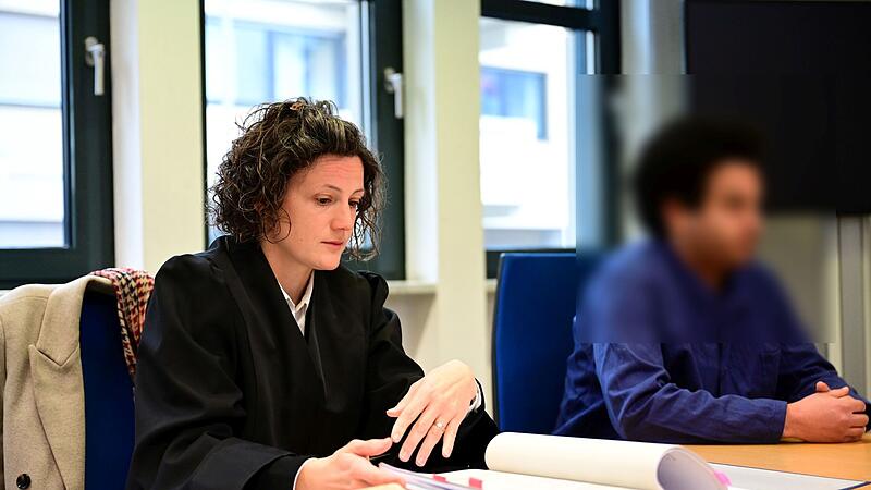 Rechtsanwältin Katharina Leisner aus Bamberg und der Angeklagte