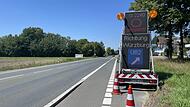 Ein Hinweisschild am Ortseingang Dechsendorf: Noch bis Mittwoch, 27. August, wird die Durchfahrt nach Heßdorf auf der St 2240 voraussichtlich gesperrt bleiben.