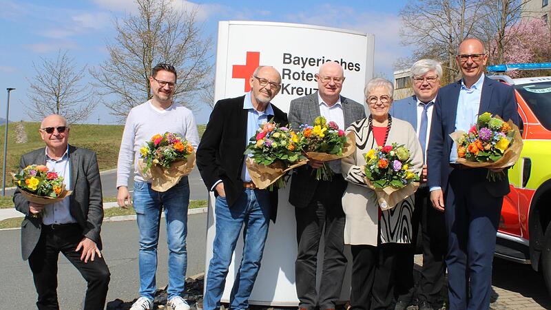 Die gew&auml;hlten Mitglieder der Vorstandschaft des BRK-Kreisverbandes Lichtenfels (von links): Dr. Erich D&uuml;nninger (Chefarzt), Stefan Schneyer (Stellvertretender Schatzmeister), Norbert Scholz (Schatzmeister), Manfred Gl&ouml;ckner (Justiziar), Rosemarie ...