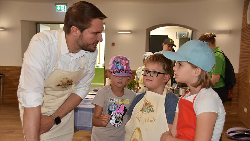 Landrat Jonas Gleich beantwortete viele Fragen der Kinder.
