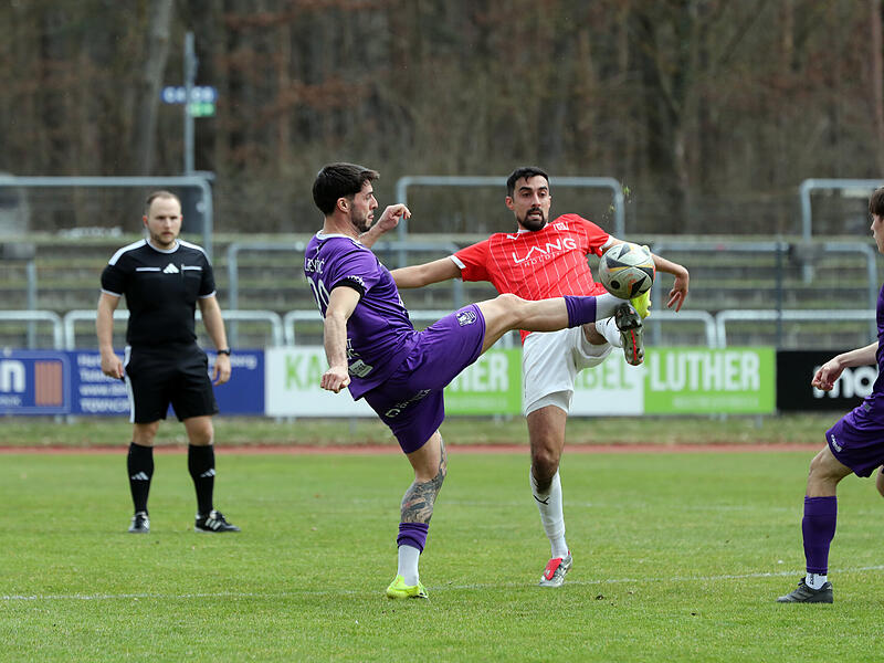 Luca Ljevsic (links) ebnete dem FC Eintracht gegen den FSV Stadeln um Salim Ahmed den Weg zum Heimsieg.