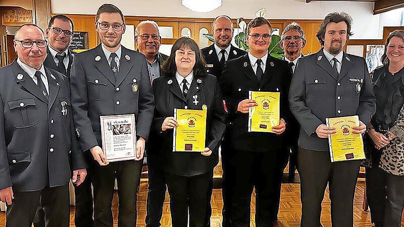 In der Jahreshauptversammlung der FFW Trieb wurden Mitglieder f&uuml;r ihre langj&auml;hrige Treue und Verdienste geehrt.