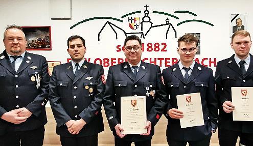 Unser Foto zeigt (von links): 1. Kommandant Andreas Seidenthal, Vorsitzenden Michael Rienecker, Ehrenmitglied Fred Beck, Oberfeuerwehrmann Paul Gr&uuml;nthal und Oberfeuerwehrmann Lukas Heil .