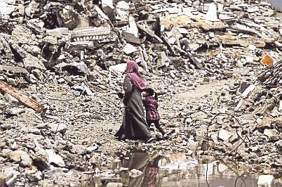 Viele Palästinenser leben in den Trümmern von Gaza.    Viele Palästinenser leben in den Trümmern von Gaza.   