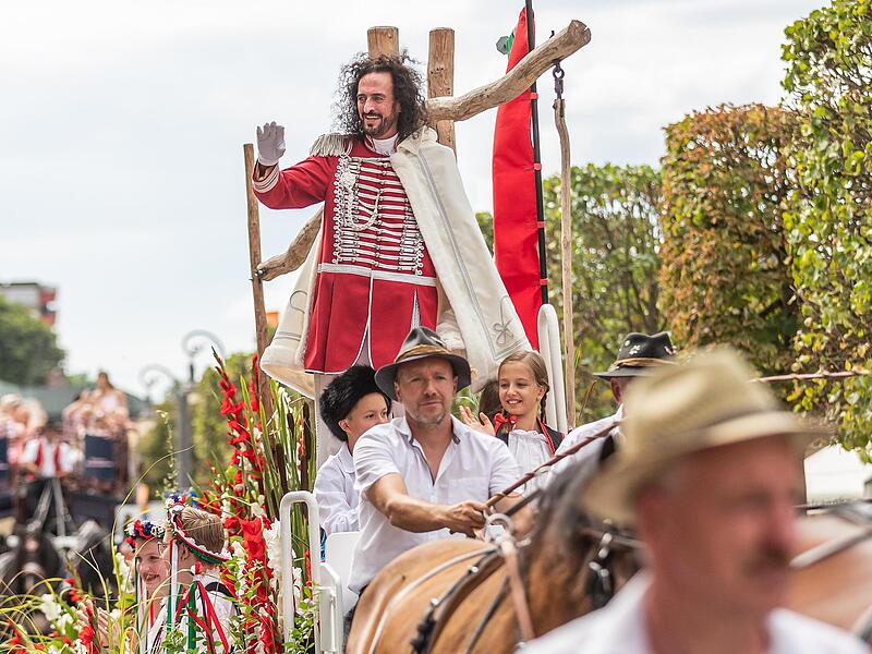 Timo Baier in seiner Rolle als Ferenc R&aacute;k&oacute;czi beim traditionellen Festumzug 2022.