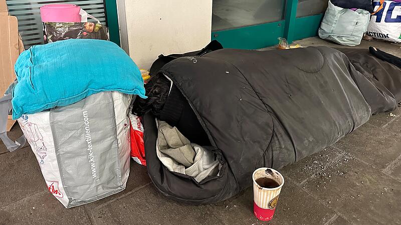 Obdachlose Frau in Hornthalstraße Obdachlose Frau in Hornthalstraße