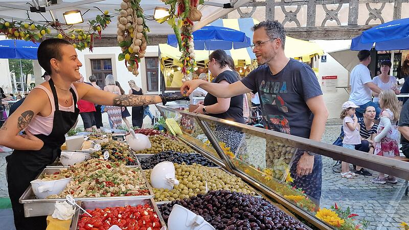 Eine Olive zum Probieren? Das geht immer. Eine Olive zum Probieren? Das geht immer.