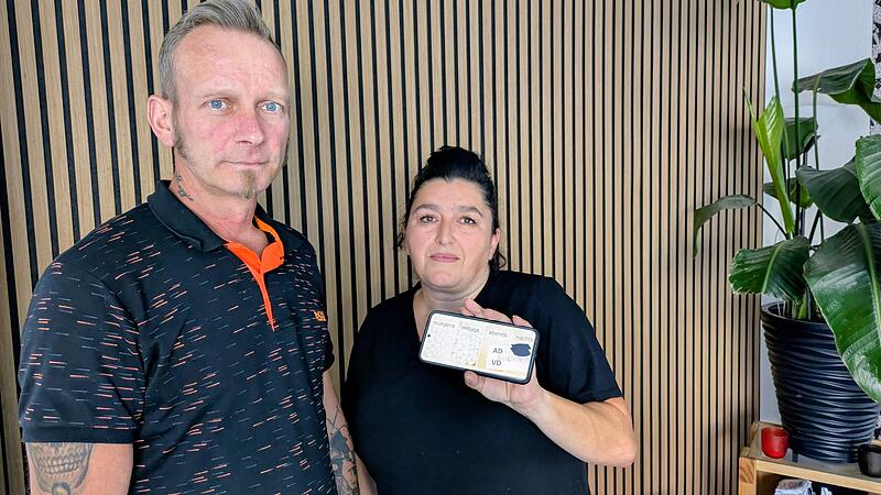 Benjamin Hoppes Großmutter lebte im Seniorenzentrum St. Kilian in Hallstadt. Er und seine Lebensgefährtin Carmen Marx erzählen, warum sie die Heimaufsicht einschalteten.