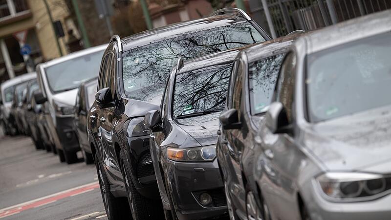 Parksituation mit SUV