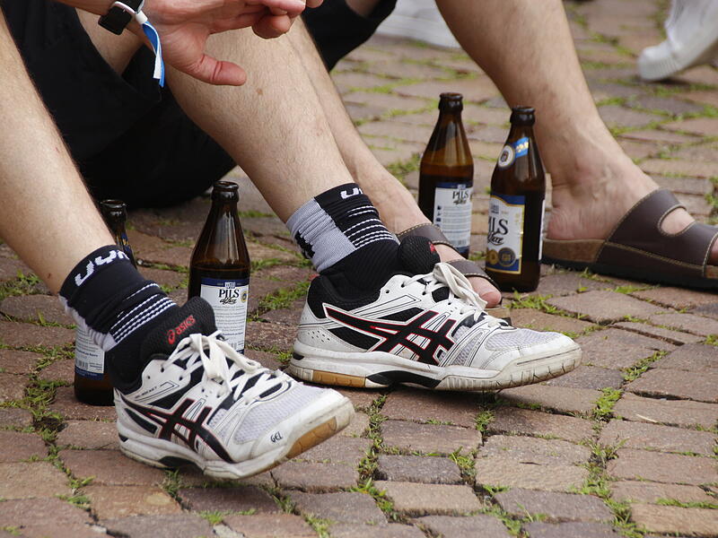 Schon kurz nach der Zieleinfahrt gab es für den ein oder anderen Radfahrenden ein Bier.
