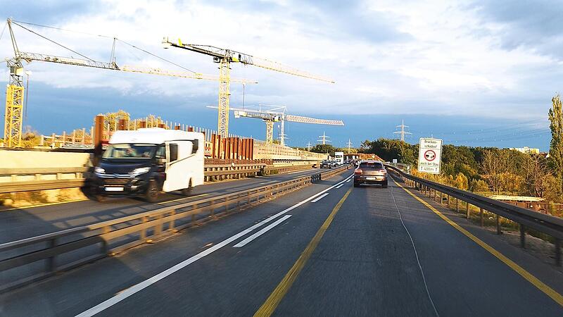 Der größte Brückenneubau zwischen Biebelried und Fürth-Erlangen entsteht mit einer Länge von fast 300 Metern derzeit im Aurachtal bei Herzogenaurach. Der größte Brückenneubau zwischen Biebelried und Fürth-Erlangen entsteht mit einer Länge von fast 300 Metern derzeit im Aurachtal bei Herzogenaurach.