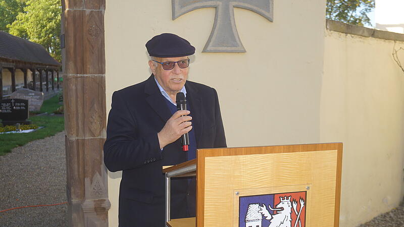 Michael Oded Baumann von der jüdischen Gemeinde Würzburg war nach eigenen Angaben "sehr aufgewühlt" von der Feierstunde zur Enthüllung des Koffers in Prichsenstadt.