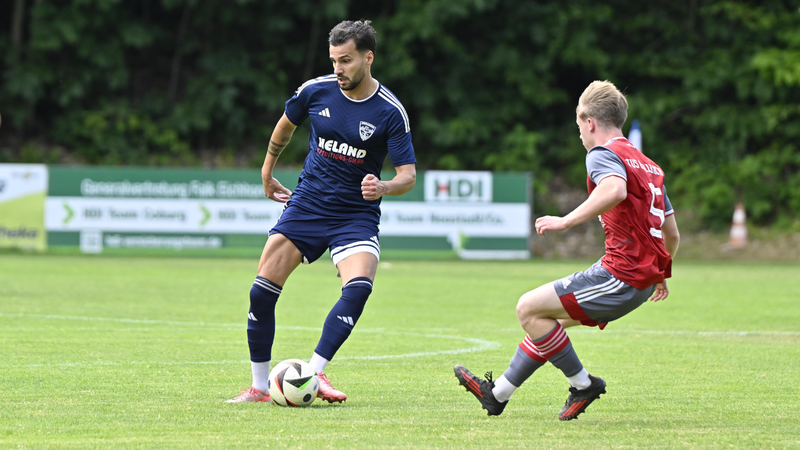 Aykut Civelek (am Ball) muss nach seiner Roten Karte wegen Beleidigung nur ein Spiel aussetzen. Aykut Civelek (am Ball) muss nach seiner Roten Karte wegen Beleidigung nur ein Spiel aussetzen.