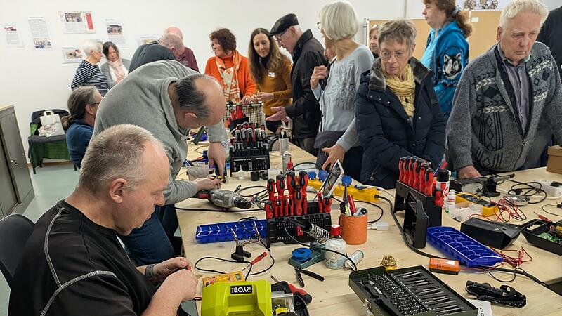 Full House: Beim 5. Repair Caf&eacute; in M&uuml;nnerstadt war viel los.